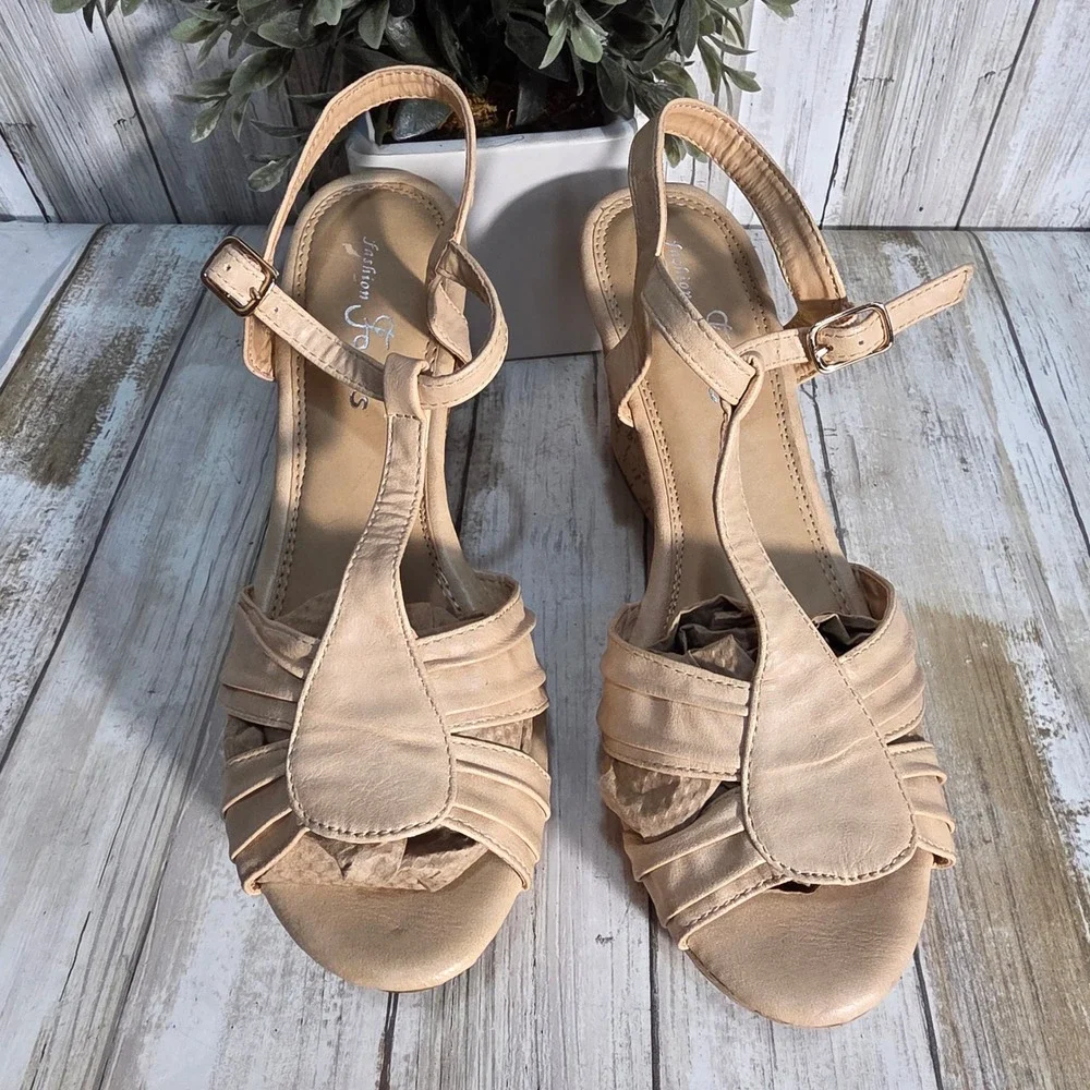 Fashion Focus Womens Tan T-Strap Cork Wedge Sandals Pleated Ankle Strap Size 8